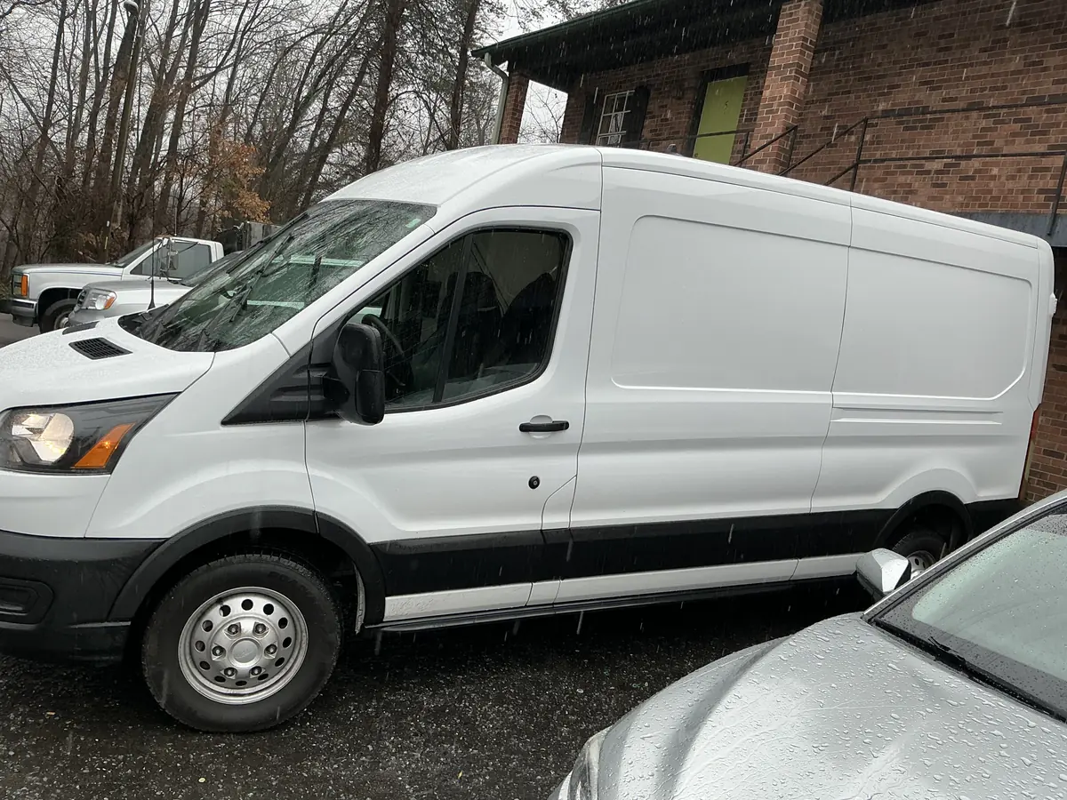 Front three-quarter view of the Sprinter van, driver side.